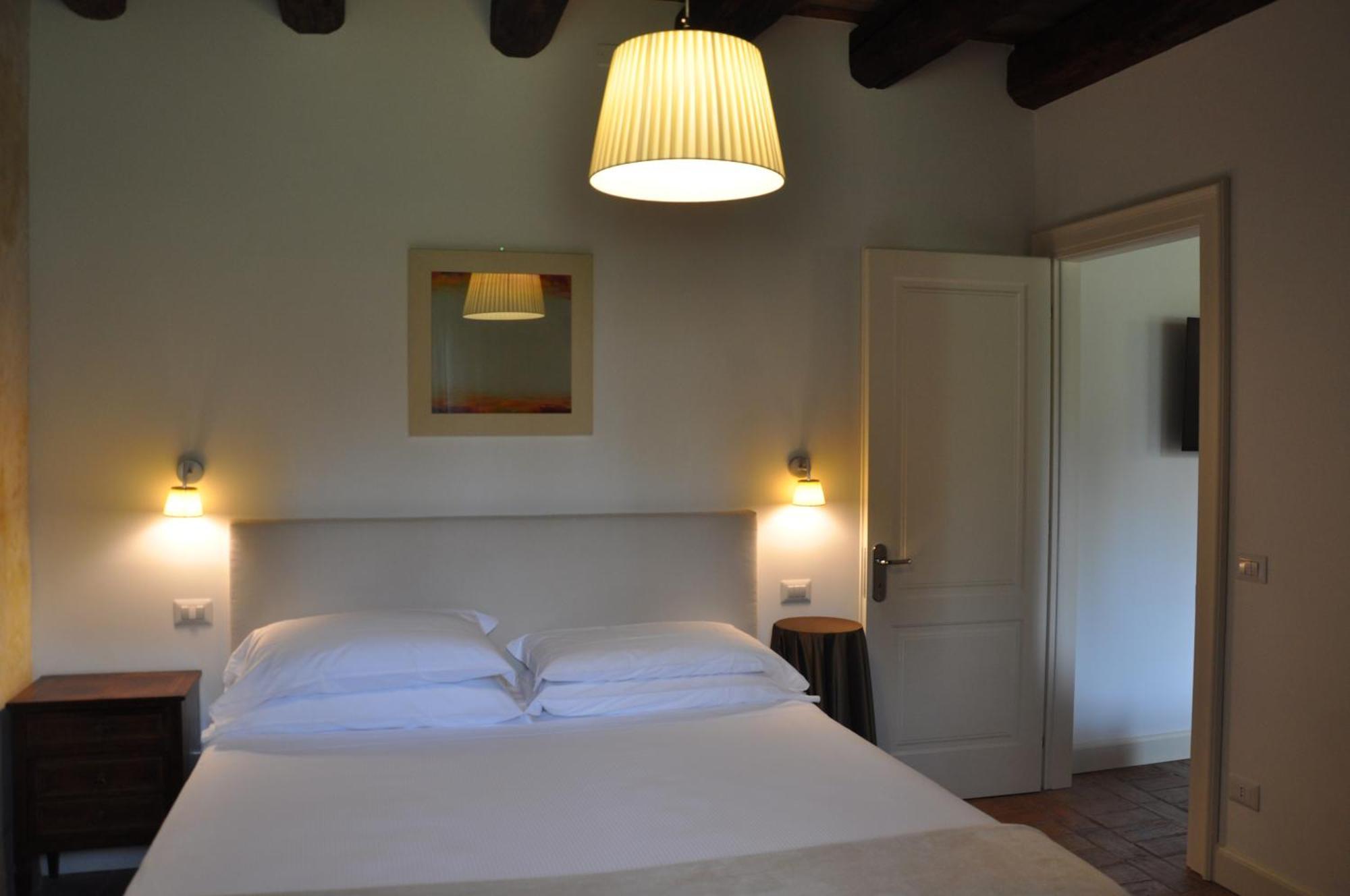 Relais Corte Guastalla Apartments Sona Exterior foto